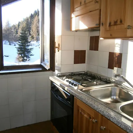 Stefania Aparthotel 2*