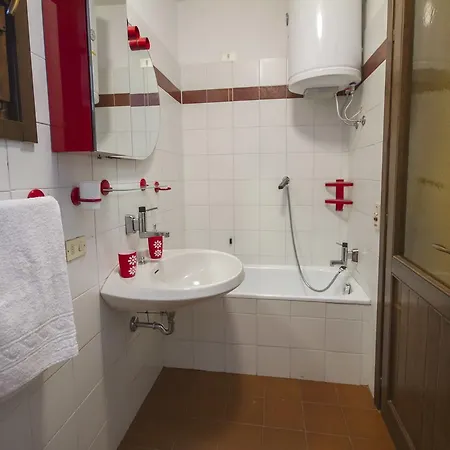 Stefania Aparthotel 2*
