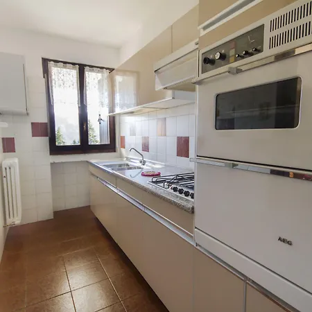 Stefania Aparthotel 3*